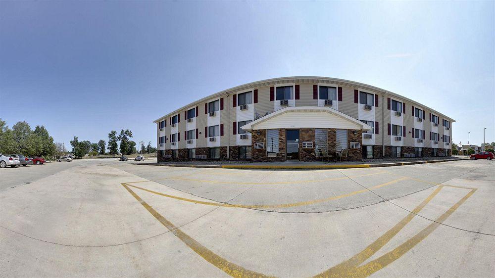 Super 8 By Wyndham Kirksville-University Area Εξωτερικό φωτογραφία