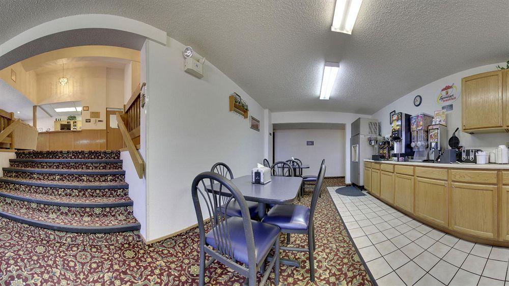 Super 8 By Wyndham Kirksville-University Area Εξωτερικό φωτογραφία