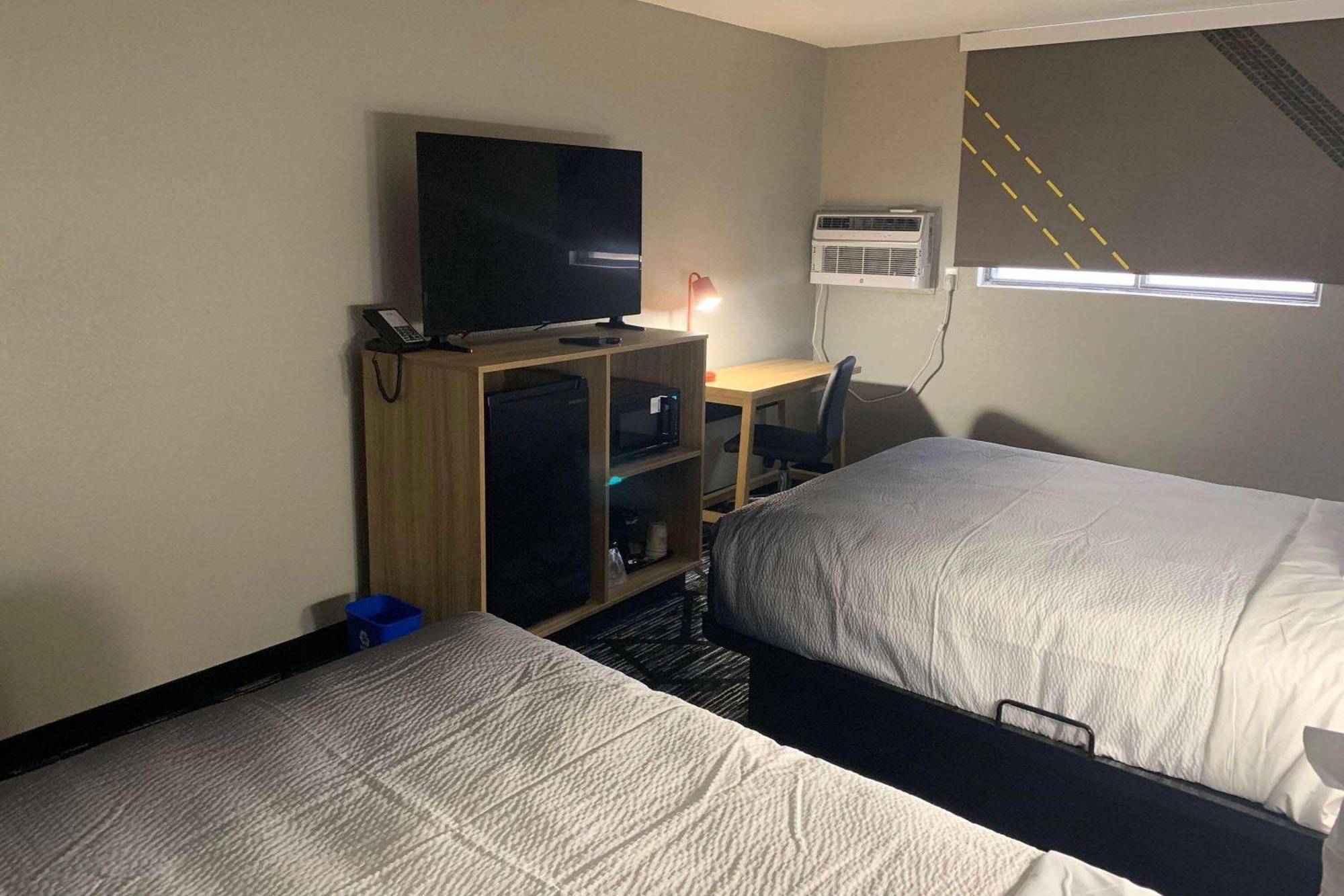 Super 8 By Wyndham Kirksville-University Area Εξωτερικό φωτογραφία