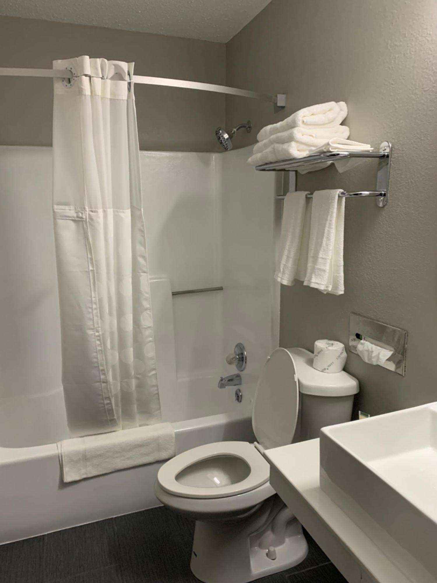 Super 8 By Wyndham Kirksville-University Area Εξωτερικό φωτογραφία