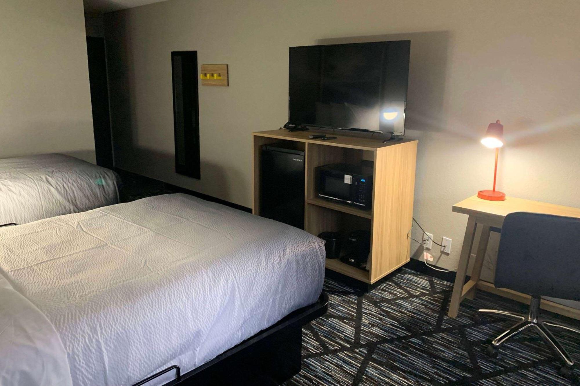 Super 8 By Wyndham Kirksville-University Area Εξωτερικό φωτογραφία