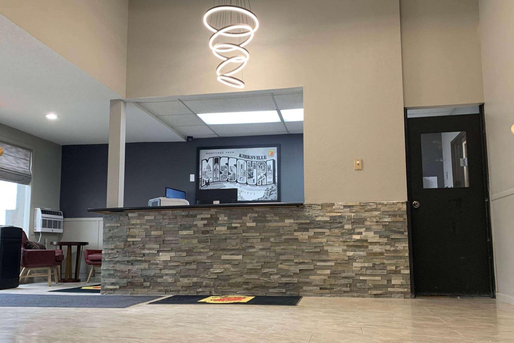Super 8 By Wyndham Kirksville-University Area Εξωτερικό φωτογραφία