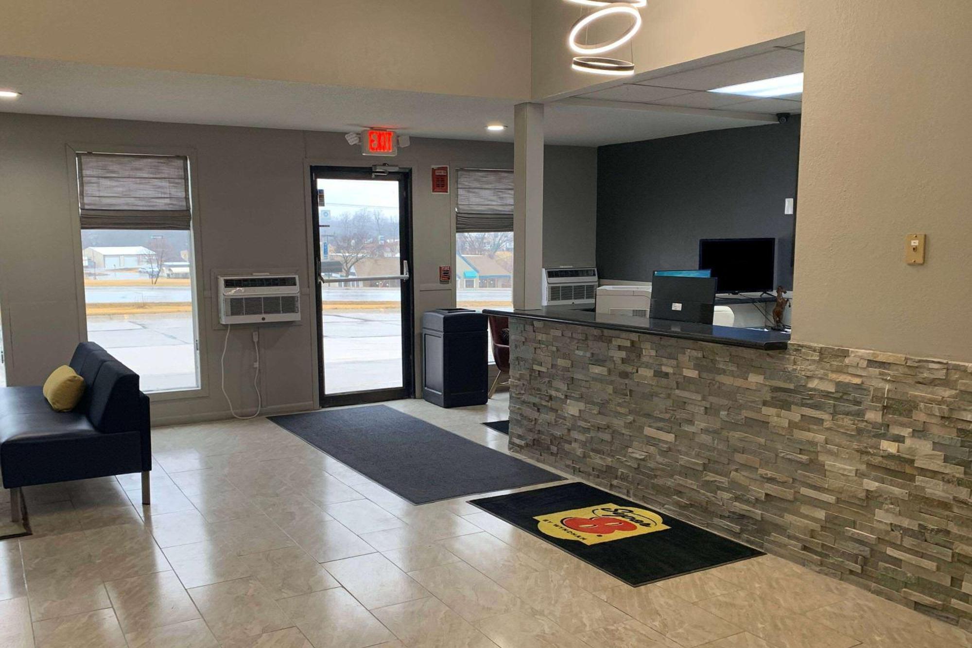 Super 8 By Wyndham Kirksville-University Area Εξωτερικό φωτογραφία