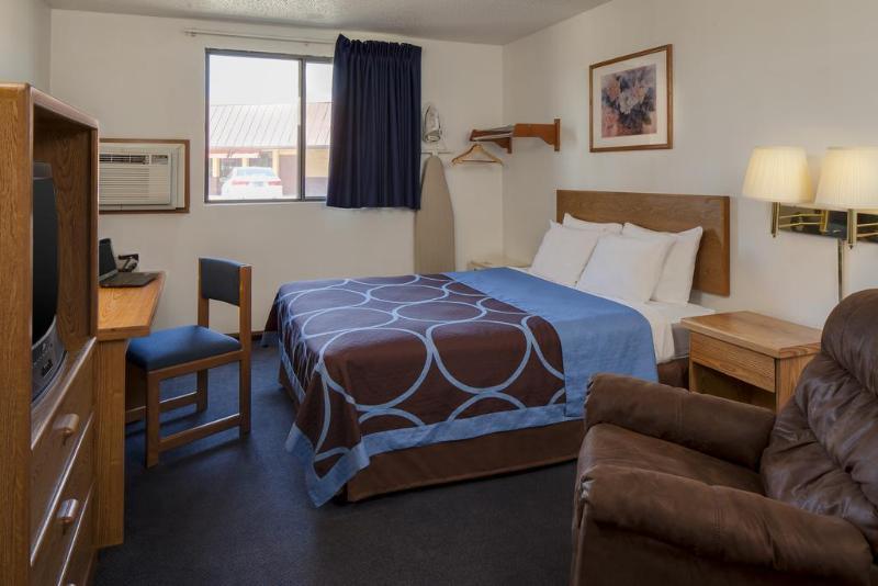 Super 8 By Wyndham Kirksville-University Area Εξωτερικό φωτογραφία