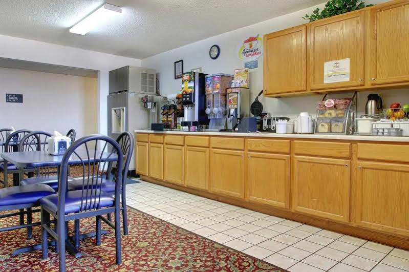 Super 8 By Wyndham Kirksville-University Area Εξωτερικό φωτογραφία