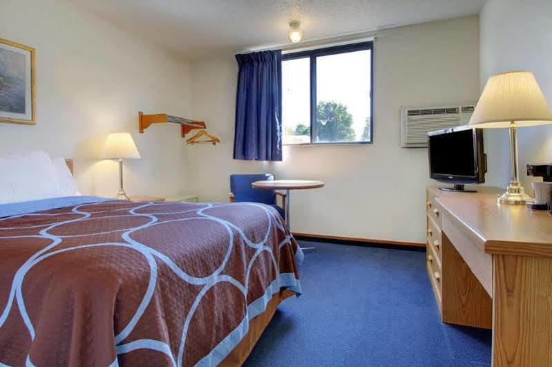 Super 8 By Wyndham Kirksville-University Area Εξωτερικό φωτογραφία